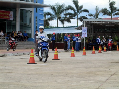 thi bang lai xe may het bao nhieu