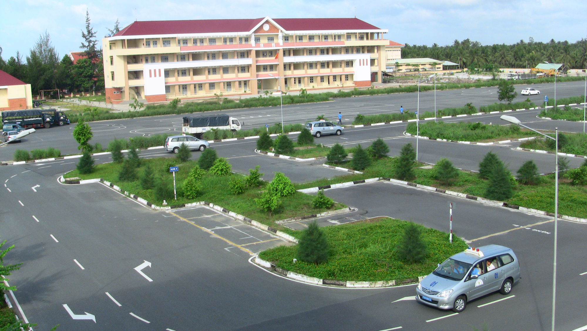 Nộp hồ sơ tại Trung tâm thi bằng lái xe Hà Nội